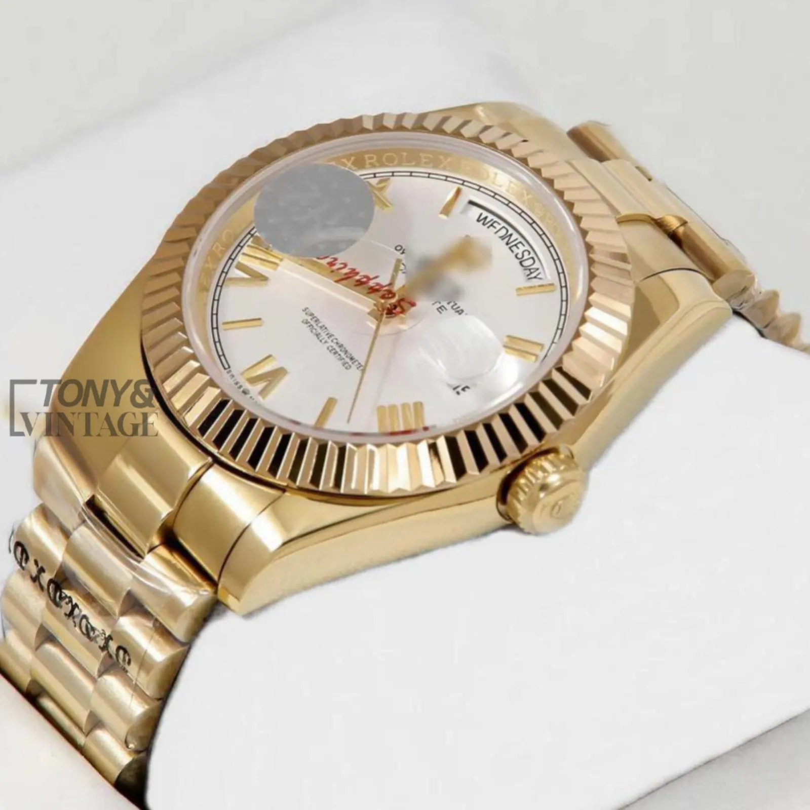 All-Yellow-Gold-White-Dial-Fluted-Bezel-Roman-Numerals-Automatic-Watch1.webp