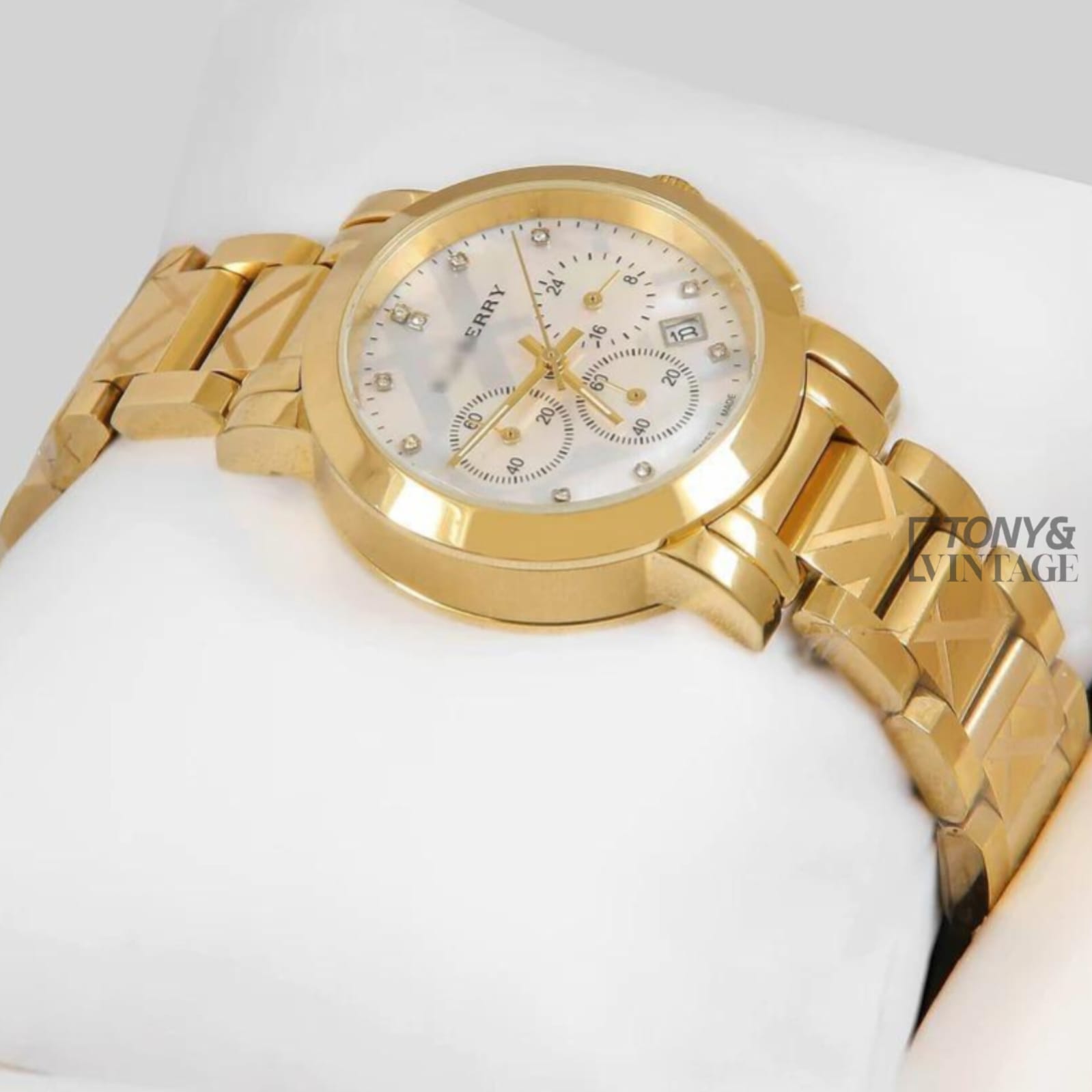 CHRONOGRAPH YELLOW GOLD WITH WHITE DIAL STONE FIGURE LADIES WATCH