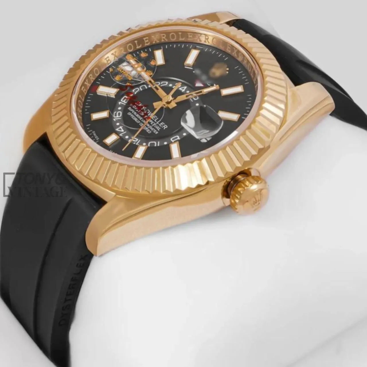 Yellow-Gold-Case-Black-Dial-Automatic-Watch1.webp