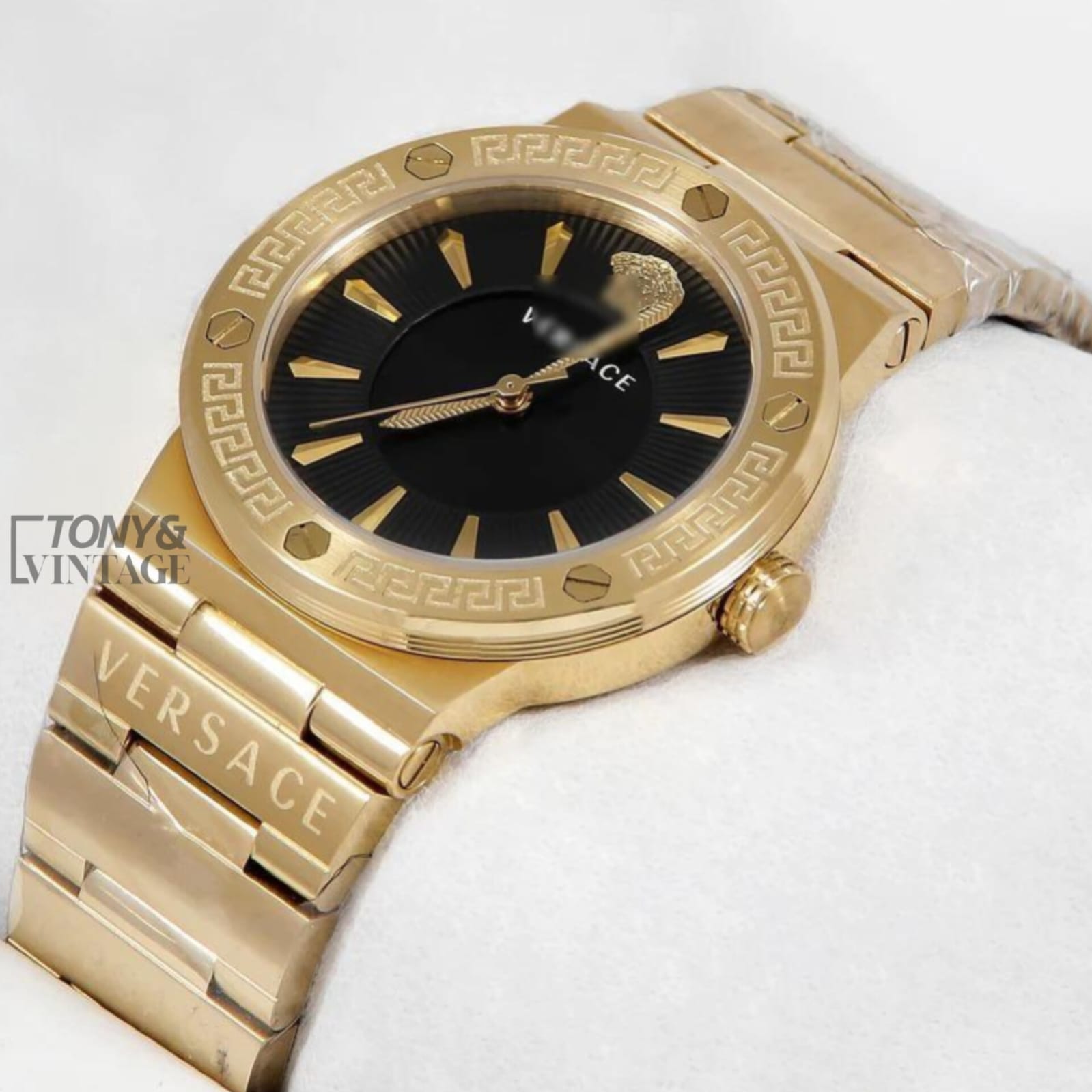 Yellow-Gold-With-Black-Dial-Ladies-Watch1-3.jpeg